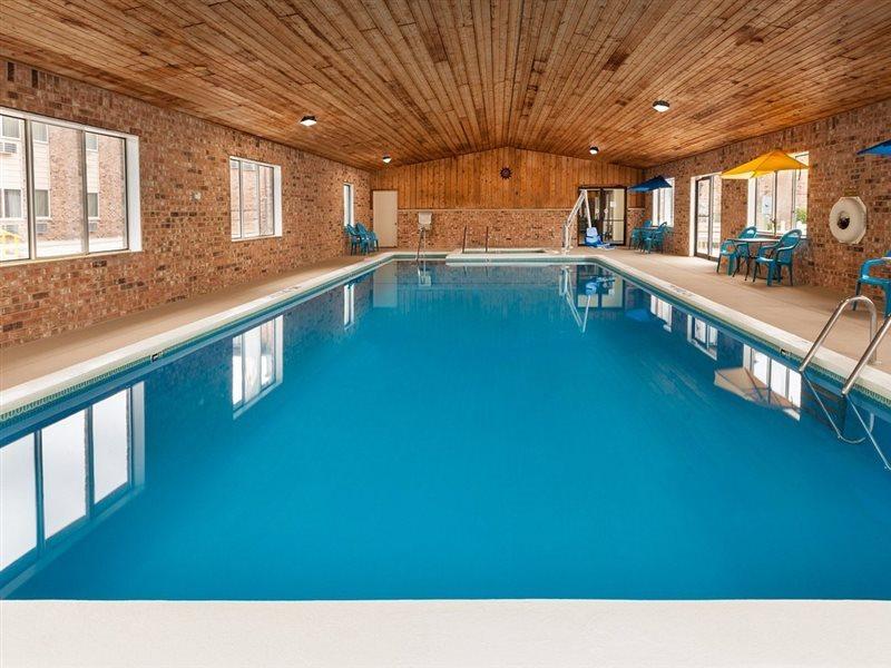 Baymont By Wyndham Manistee Hotell Exteriör bild